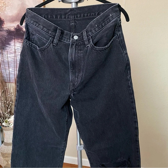 Levi's Distressed High Rise Straight leg Jean busted knee distressed size 27‎ - Picture 4 of 9